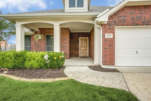 1301 Fox Glen Trl, Midlothian TX  76063-5755 exterior