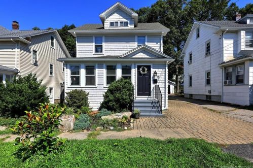 15 Pearl Hill St, Milford, CT 06460-3244