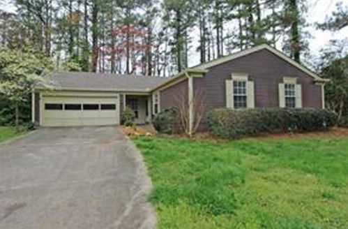 1493 Heritage Glen Dr, Marietta, GA 30068-2015