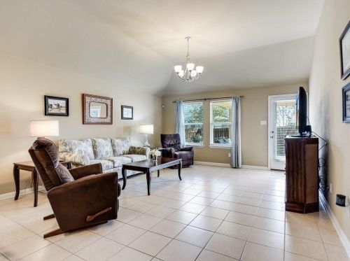 149 Beargrass Dr, Uhland TX  78640-2017 exterior