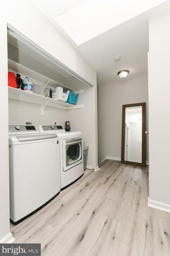 5703 Oakshore Ct, Springfield VA  22015-2250 exterior