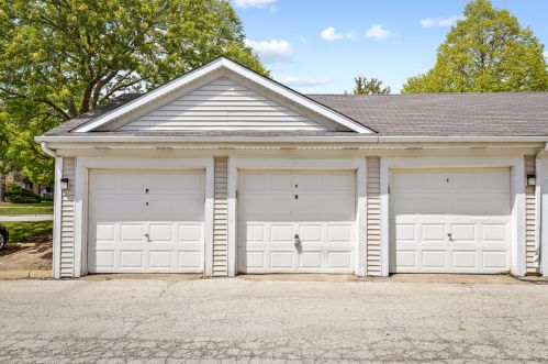155 Waters Edge Dr, Glendale Heights IL  60139-1523 exterior