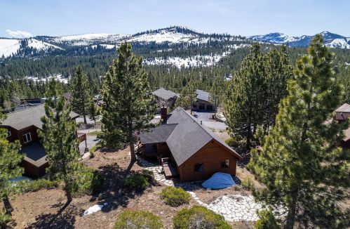 12628 Pinnacle Loop, Truckee CA  96161-6926 exterior