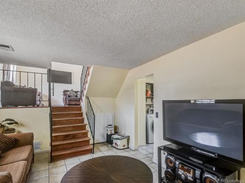 16492 Wyoming Dr, Aurora CO 80017-4159 exterior