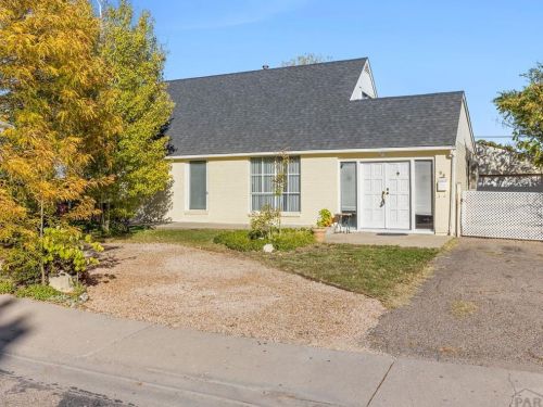 96 Gamble Ln, Pueblo, CO 81001-1906