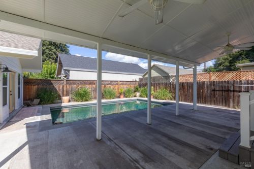 302 Scott St, Ukiah CA  95482-4320 exterior