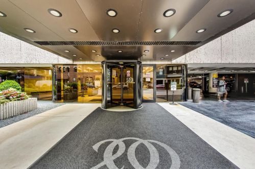 200 Delaware Pl, Chicago, IL 60611-1798