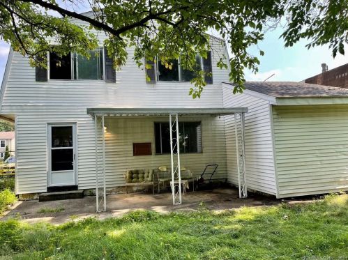 15 Fairweather Dr, Norwalk, CT 06851-2301