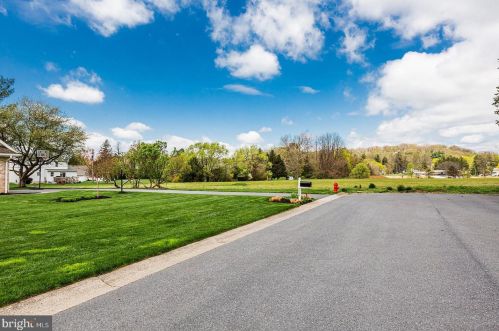 2006 Rachael Dr, Lancaster PA  17601-3655 exterior