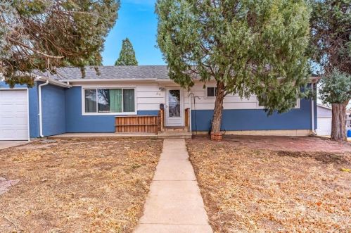 24 Caledonia Rd, Pueblo, CO 81001-1660