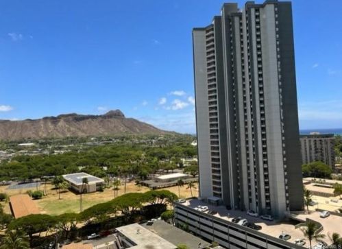 300 Wai Nani Way, Honolulu HI  96815-3961 exterior