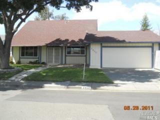 2850 Calaveras Dr, Fairfield, CA 94534-1705