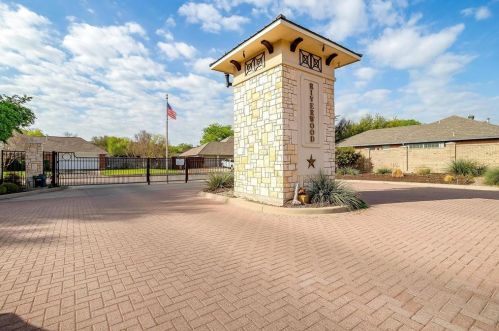 3212 Riverwood Dr, Fort Worth TX  76116-9560 exterior