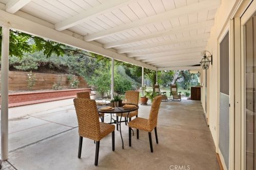 1430 Greenbriar Rd, Glendale CA  91207-1053 exterior