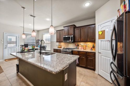 2813 Saddle Creek Dr, Fort Worth, TX 76177