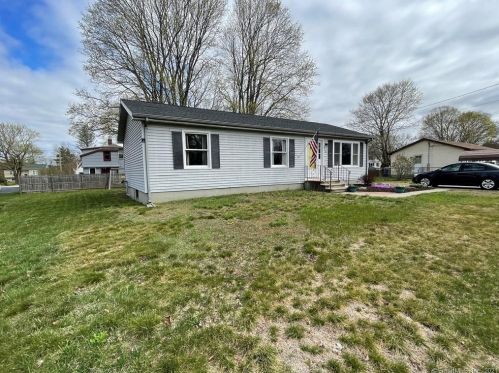 20 Charlotte St, Killingly, CT 06239-2609