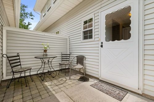 600 Spring Meadow Rd, Wapping, CT 06074-1633