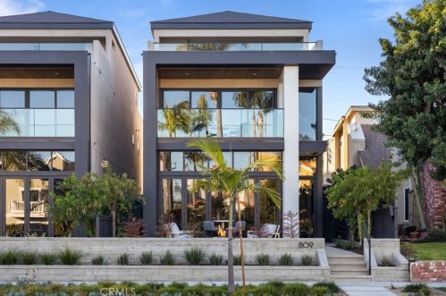 809 Delaware St, Huntington Beach, CA 92648-4724