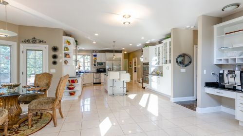 6919 Fieldstone Dr, Willowbrook IL  60527-5295 exterior