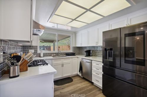 857 Crosby Ave, Simi Valley CA  93065-5012 exterior