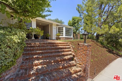 17318 Quesan Pl, Van Nuys, CA 91316-3936