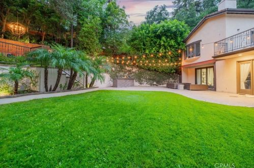 1566 Hillside Dr, Glendale CA  91208-2456 exterior