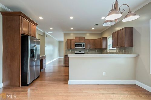 75 Lances Ln, Porterdale, GA 30016-9155