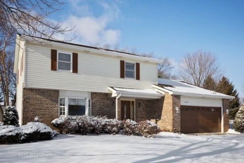 24152 Iroquois Dr, Minooka, IL 60410-3187