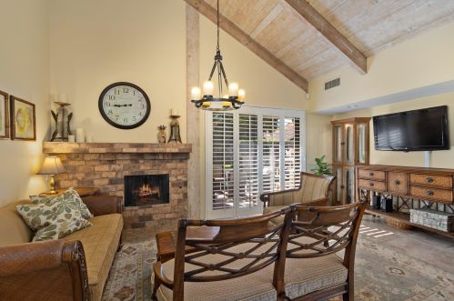 317 Forest Hills Dr, Rancho Mirage, CA 92270-1448