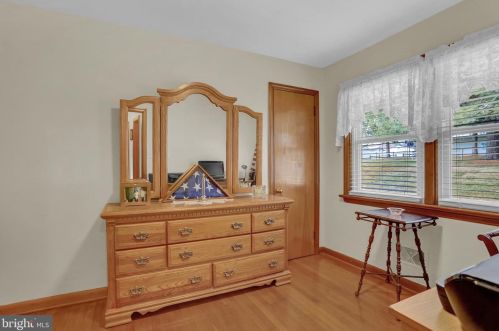 20 Lincoln Dr, Hanover PA 17331-4906 exterior