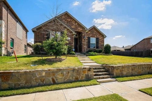 5837 Burgundy Rose Dr, Fort Worth, TX 76123-5035