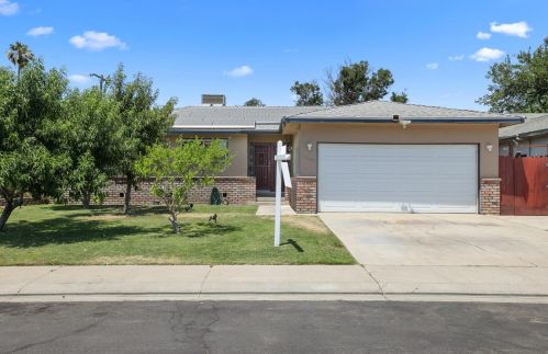1385 Mitchell Ln, Manteca, CA 95336-4125