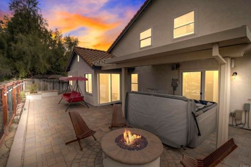 1968 Paseo Del Rey, Vista, CA 92084-2578