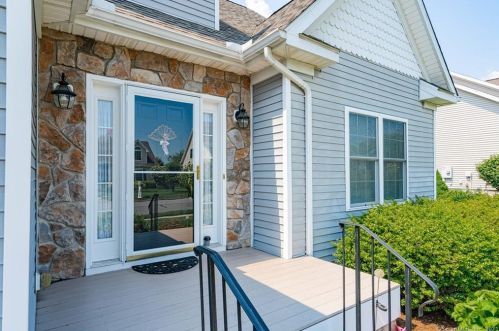 20 Concord Dr, Kensington, CT 06037-2518