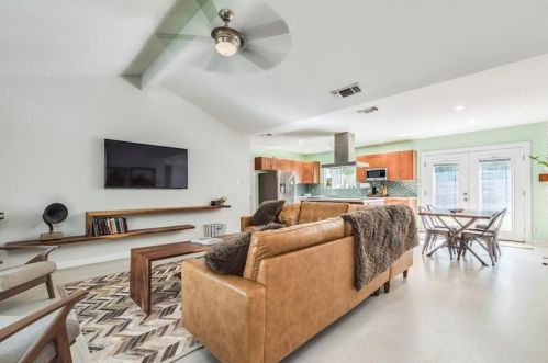 2209 Bahama Rd, Austin TX  78733-1202 exterior