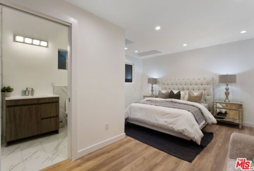 4951 Cedros Ave, Van Nuys CA  91403-1637 exterior