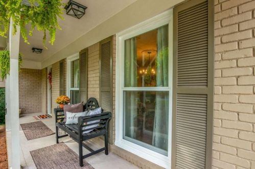 7290 Hunters Branch Dr, Atlanta GA  30328-1719 exterior