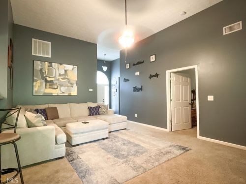 202 Perimeter Dr, Lagrange, GA 30241-9423