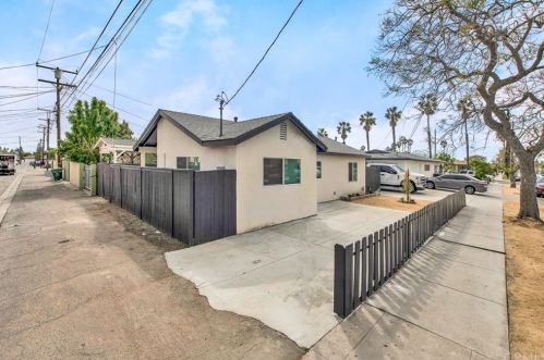 210 Valencia Ave, Anaheim CA  92805-5256 exterior