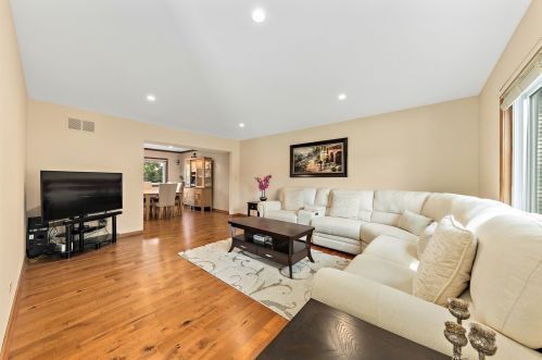 1255 Natchez Trace Cir, Naperville IL  60540-7154 exterior
