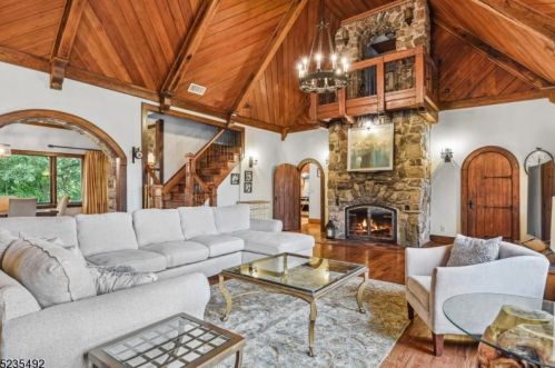 1032 Prospect Ave, Mountainside, NJ 07092-1509
