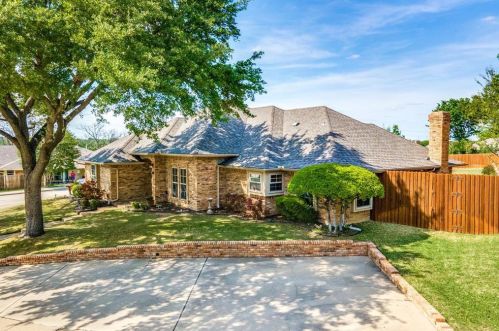 2101 Nob Hl, Carrollton TX 75006-2822 exterior