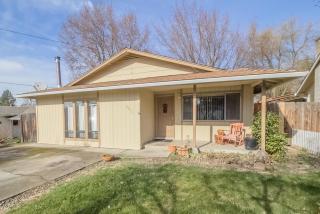 2077 Hill Way, Medford, OR 97504-6279