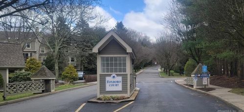 1213 Foxboro Dr, Norwalk CT  06851-1152 exterior