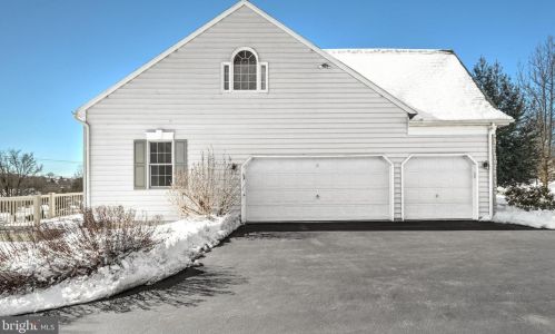 1020 Steeplechase Dr, Lancaster PA  17601-1779 exterior