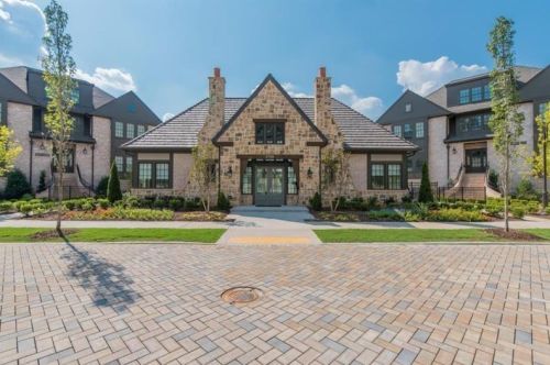 6639 Beacon Dr, Atlanta GA  30328 exterior
