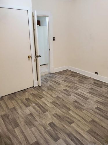 1 Lowndes Ave, Norwalk CT  06854-3701 exterior