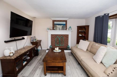 30 Chester Ln, Wallingford CT  06492-3912 exterior