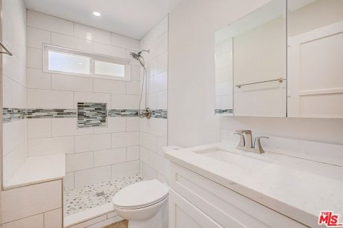 7831 Peachtree Ave, Van Nuys CA  91402-6513 exterior