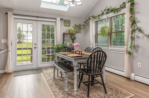 75 Ledgeview Dr, Rochester NH  03839-5618 exterior